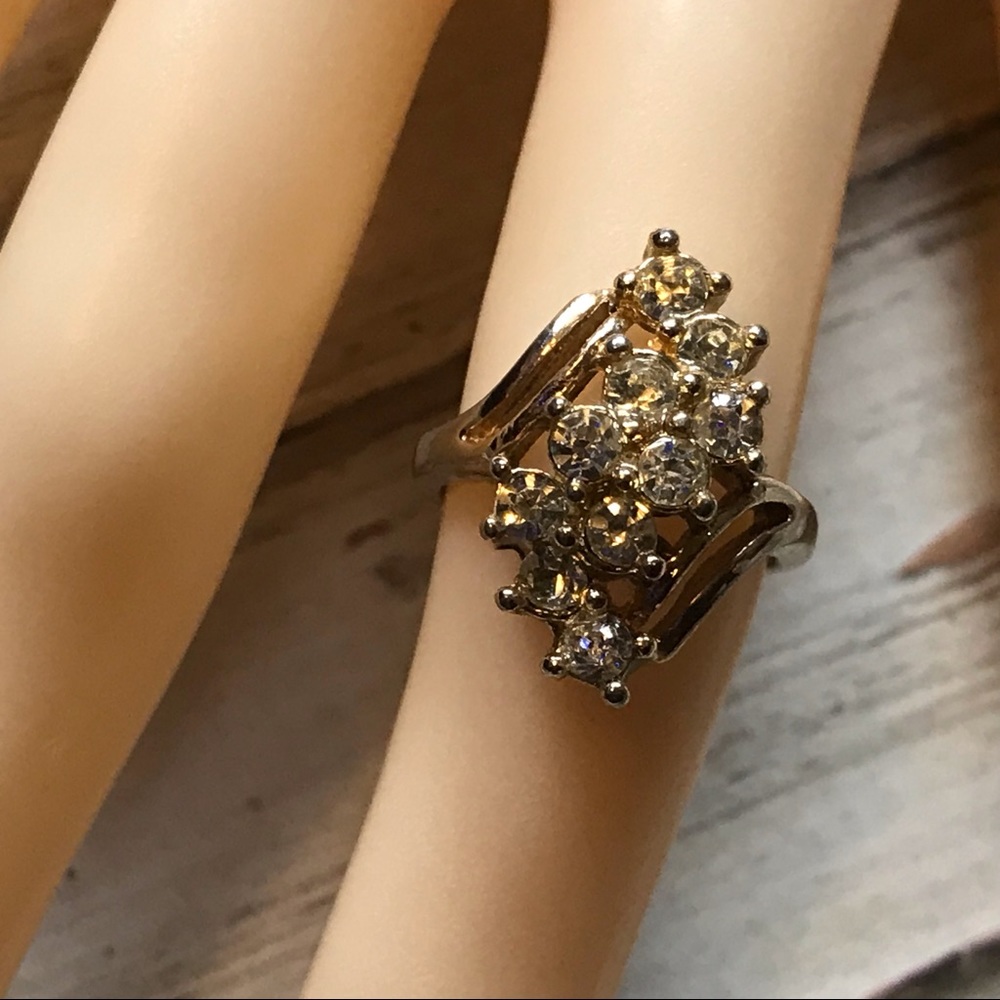 Vintage gold plated rhinestone vine ring size 5.5